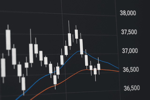 How to Read Crypto Candlestick Charts: Step-by-Step Candles, Timeframes, and Common Patterns
